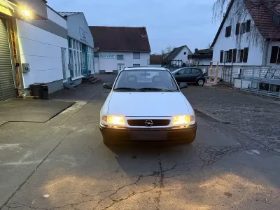 Gebraucht Opel Astra 60 PS (44 kW) 1997 Weiß Limousine