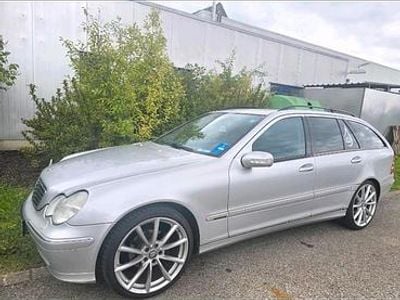 Silber Gebraucht 2001 Mercedes C200 Avantgarde Kombi | 1.700 €