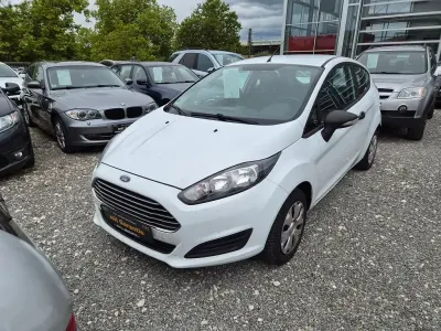 Gebraucht Ford Fiesta Ambiente 60 PS (44 kW) 2014 Weiß Kleinwagen