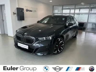 Gebraucht BMW 520 Performance 197 PS (144 kW) 2025 Saphirschwarz Kombi