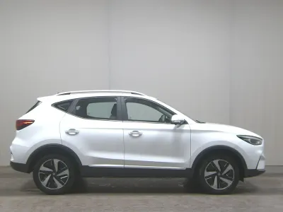 Usata MG ZS Luxury 105 kW (143 CV) 2023 Bianco SUV
