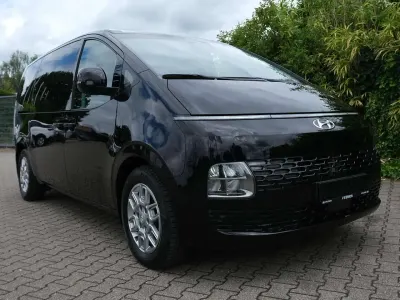 Gebraucht Hyundai Staria Trend 177 PS (130 kW) 2024 Abyss black / mic Van / Kleinbus