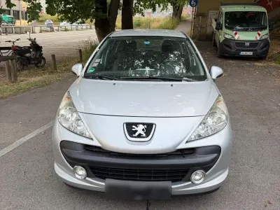 Gebraucht Peugeot 207 90 PS (66 kW) 2009 Silber Kleinwagen