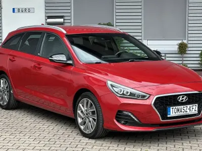 Gebraucht Hyundai i30 Passion Plus 140 PS (102 kW) 2018 Rot Kombi