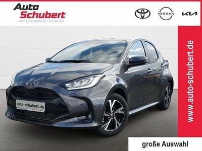 Neu Toyota Yaris Hybrid 117 PS (86 kW) 2026 Grau Kleinwagen