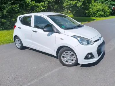 Gebraucht Hyundai i10 67 PS (49 kW) 2015 Weiß Kleinwagen