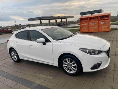Weiß Gebraucht 2016 Mazda 3 Center-Line Limousine | 10.700 € (Fairer Preis)
