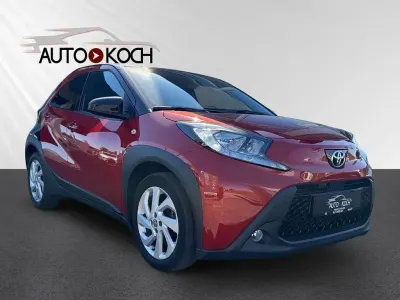 Gebraucht Toyota Aygo X Pulse 72 PS (52 kW) 2022 Rot SUV