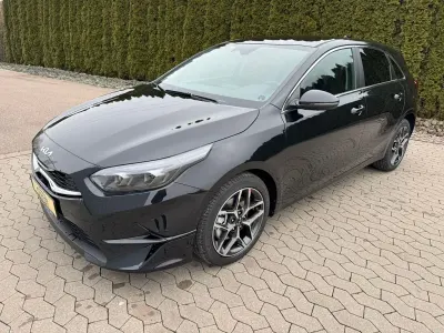 Neu Kia Ceed Style 101 PS (74 kW) 2026 Schwarz Kleinwagen