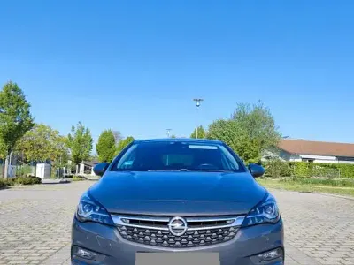 Gebraucht Opel Astra Edition 125 PS (91 kW) 2016 Grau Limousine