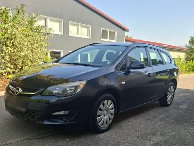 Gebraucht Opel Astra 131 PS (96 kW) 2012 Schwarz Kombi
