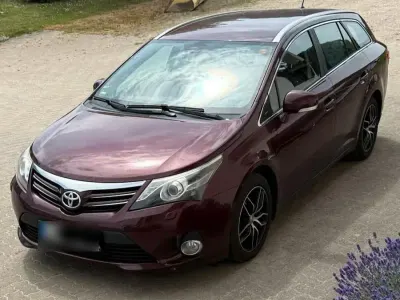 Gebraucht Toyota Avensis T2 124 PS (91 kW) 2012 Andere farben Kombi