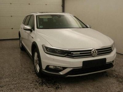 Weiß Gebraucht 2016 VW Passat Alltrack Kombi | 9.800 €