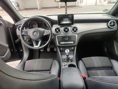 Gebraucht Mercedes CLA180 Shooting Brake 122 PS (89 kW) 2016 Schwarz Kombi