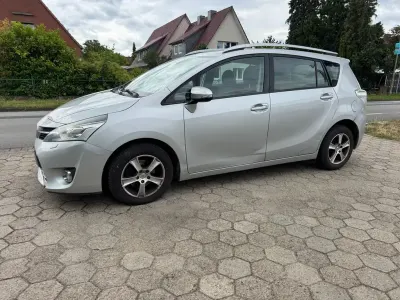 Gebraucht Toyota Verso 124 PS (91 kW) 2013 Grau Van / Kleinbus