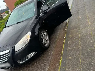 Gebraucht Opel Insignia Sport 220 PS (161 kW) 2009 Schwarz Kombi