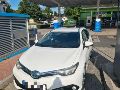 Gebraucht Toyota Auris Hybrid 136 PS (100 kW) 2016 Weiß Kombi