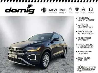 Käytetty VW T-Roc Life 116 HP (85 kW) 2024 Musta Katumaasturi