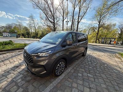 Second-hand Ford Tourneo Titanium 170 CP (125 kW) 2025 Gri Monovolum
