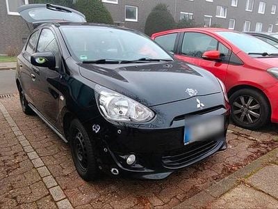 Schwarz Gebraucht 2015 Mitsubishi Space Star Kleinwagen | 2.350 €