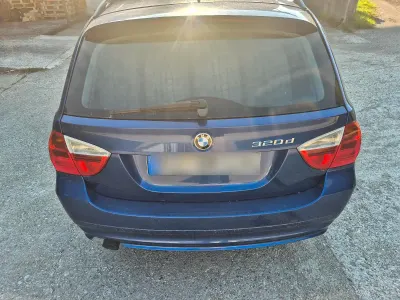 Gebraucht BMW 320 95 PS (69 kW) 2006 Blau Kombi