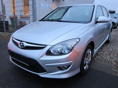 Gebraucht Hyundai i30 Classic 109 PS (80 kW) 2011 Silber Limousine