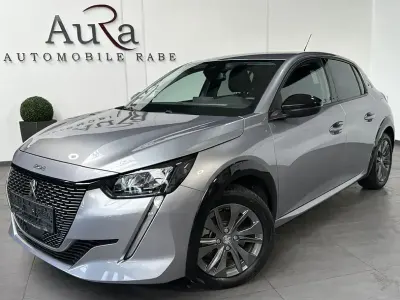 Gebraucht Peugeot e-208 Allure 100 kW (136 PS) 2023 Grau artense Kleinwagen