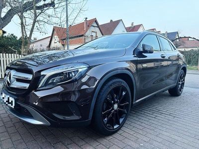 Gebraucht Mercedes GLA200 Urban 156 PS (114 kW) 2014 Braun SUV