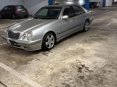 Mercedes E200