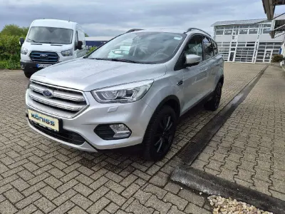Gebraucht Ford Kuga Cool & Connect 150 PS (110 kW) 2017 Polarsilber metallic (metallic) SUV