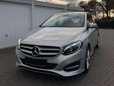 Gebraucht Mercedes B200 156 PS (114 kW) 2016 Silber Van / Kleinbus