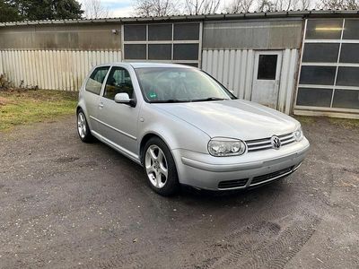 Silber Gebraucht 2002 VW Golf IV Kleinwagen | 2.690 € (Teuer)