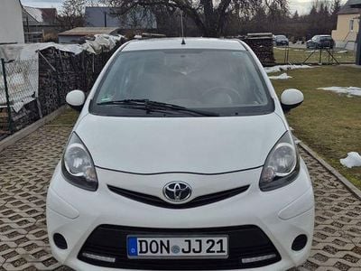 Gebraucht Toyota Aygo Cool 68 PS (50 kW) 2014 Weiß Kleinwagen
