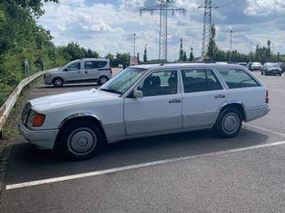 Second-hand Mercedes 230 132 CP (97 kW) 1990 Alb Break