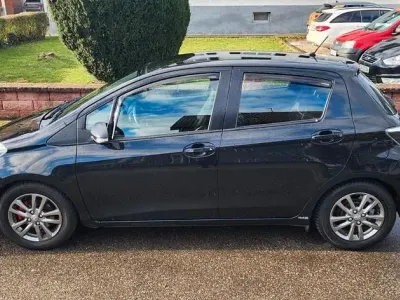 Gebraucht Toyota Yaris Trend 99 PS (72 kW) 2014 Schwarz Kleinwagen