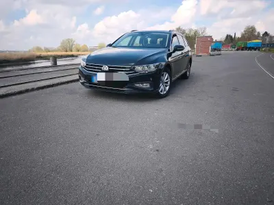 Gebraucht VW Passat 150 PS (110 kW) 2021 Schwarz Kombi