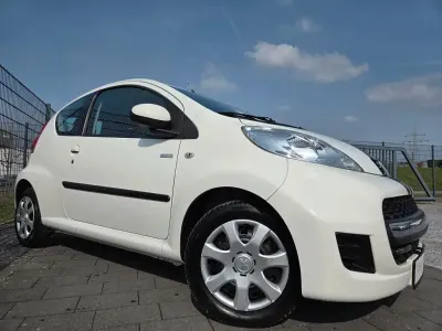 Gebraucht Peugeot 107 Style 68 PS (50 kW) 2011 Weiß Kleinwagen
