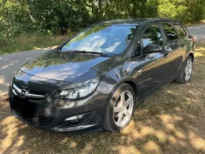 Gebraucht Opel Astra Edition 131 PS (96 kW) 2013 Kombi