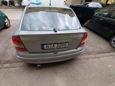 Używany Opel Astra 100 KM (73 kW) 2002 Srebrny Sedan/Limuzyna