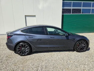 Käytetty Tesla Model 3