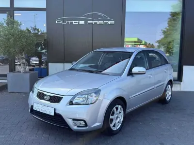 Gebraucht Kia Rio 97 PS (71 kW) 2010 Silber Limousine