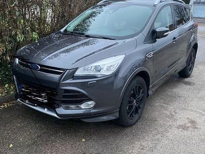 Grau Gebraucht 2016 Ford Kuga Titanium SUV | 13.500 € (Guter Preis)