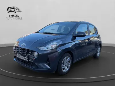 Gebraucht Hyundai i10 Select 67 PS (49 kW) 2021 Grau Kleinwagen