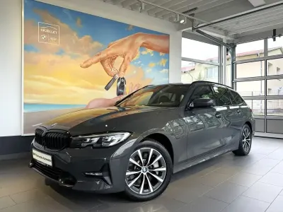 Gebraucht BMW 330e Sport Line 292 PS (214 kW) 2021 Dravitgrau metallic Kombi