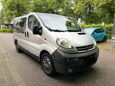 Gebraucht Opel Vivaro 100 PS (73 kW) 2006 Silber Van / Kleinbus