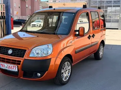 Usata Fiat Doblò Family 120 CV (88 kW) 2009 Oro Monovolume