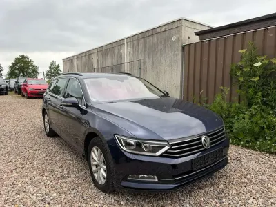 Gebraucht VW Passat Comfortline 150 PS (110 kW) 2017 Night blue metallic Kombi