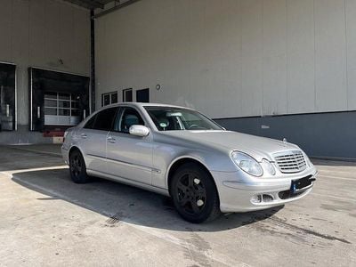 Second-hand Mercedes E220 Elegance 150 CP (110 kW) 2004 Argintiu Berlinǎ