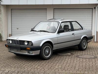 Second-hand BMW 318 Basis 113 CP (83 kW) 1990 Argintiu Coupe