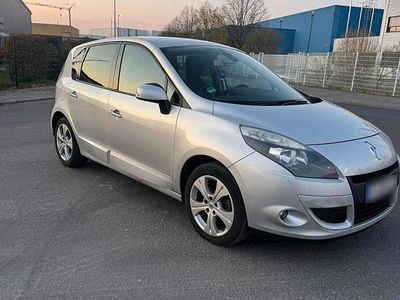 Usata Renault Scénic III 130 CV (95 kW) 2011 Argento Monovolume